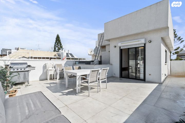 גג/ פנטהאוז, מנדלי מוכר ספרים, אגרובנק, חולון