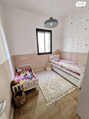 דירת גן, תל מונד