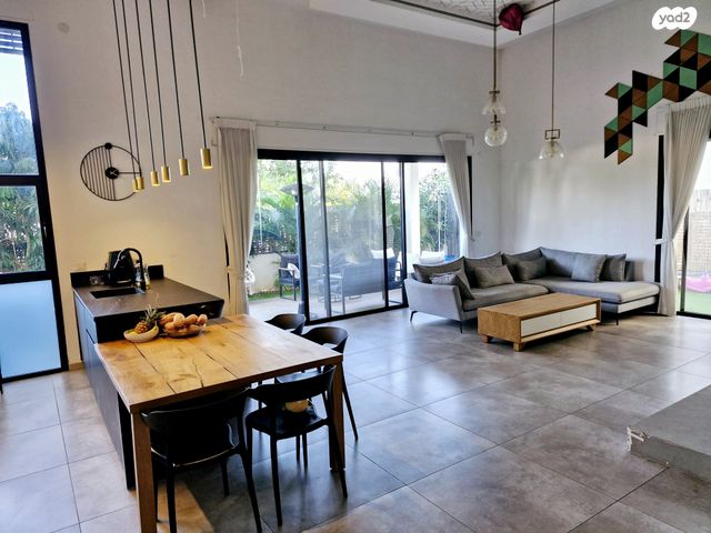 דירת גן, תל מונד