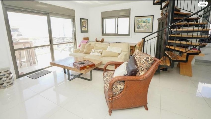 גג/ פנטהאוז, שדרות מנחם בגין, גבעת אולגה, חדרה