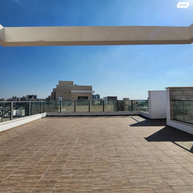 גג/ פנטהאוז, נתיבות