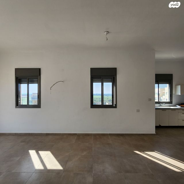 גג/ פנטהאוז, נתיבות