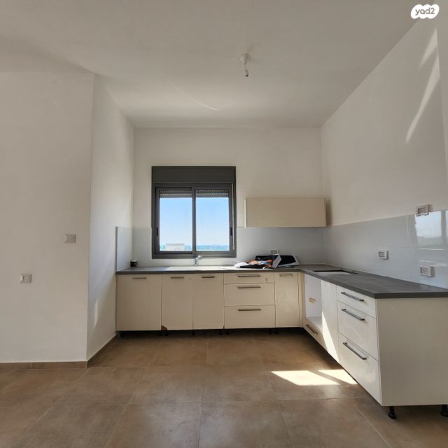 גג/ פנטהאוז, נתיבות