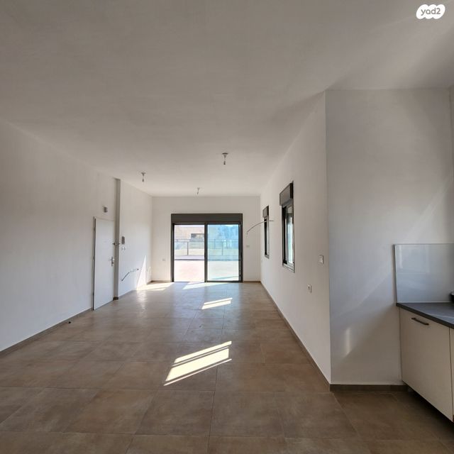 גג/ פנטהאוז, נתיבות