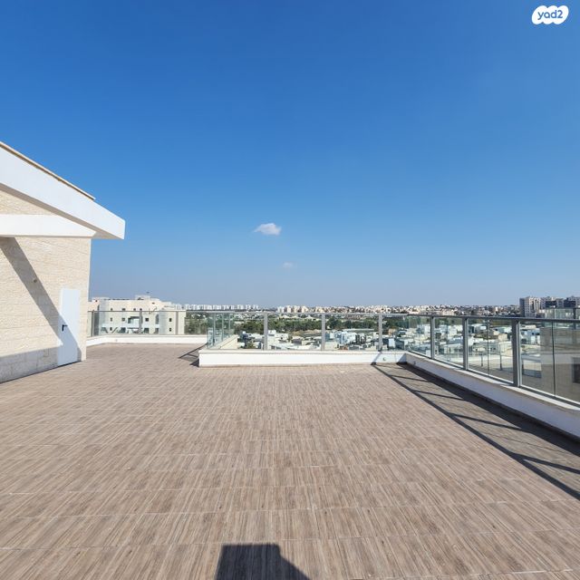 גג/ פנטהאוז, נתיבות