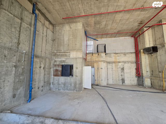 חנויות/ שטח מסחרי, יצחק שמיר, מורשת, מודיעין מכבים רעות