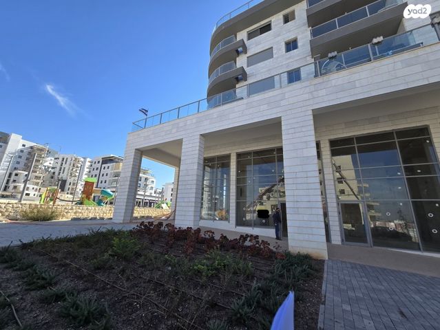 חנויות/ שטח מסחרי, מורשת, מודיעין מכבים רעות