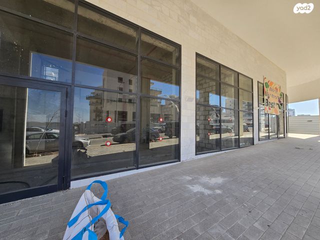 חנויות/ שטח מסחרי, יצחק שמיר, מורשת, מודיעין מכבים רעות