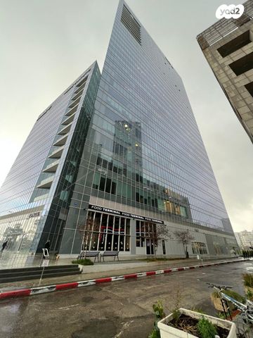 מונטיפיורי, הרכבת