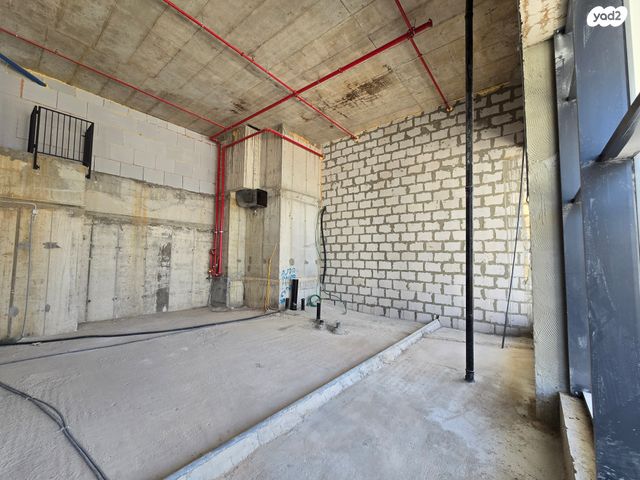 חנויות/ שטח מסחרי, יצחק שמיר, מורשת, מודיעין מכבים רעות