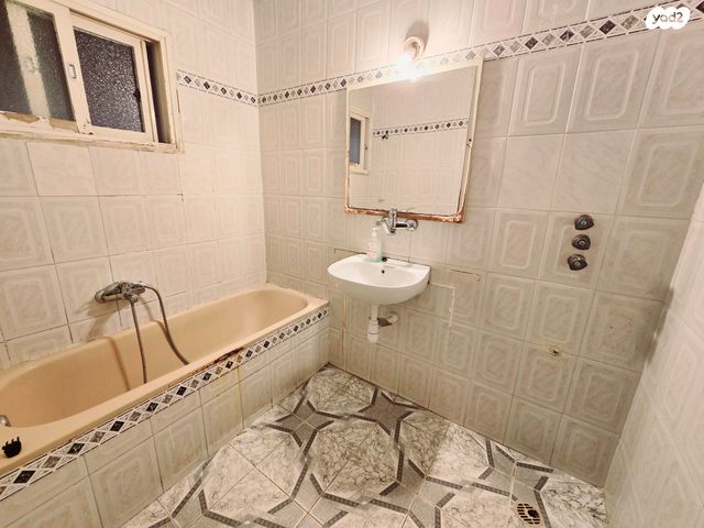 דירה, מחנה יהודה, פתח תקווה