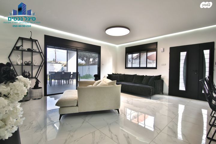 דו משפחתי, קרית אתא