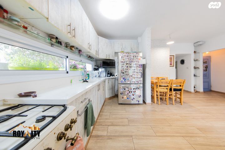 דירה, ה' באייר, נווה אפק, ראש העין