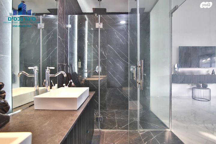 דו משפחתי, קרית אתא