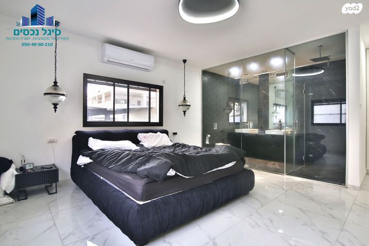 דו משפחתי, קרית אתא