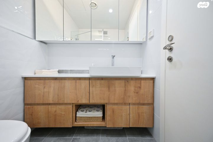 דירה, גרציאני יצחק, גני שרונה, קרית הממשלה, תל אביב יפו