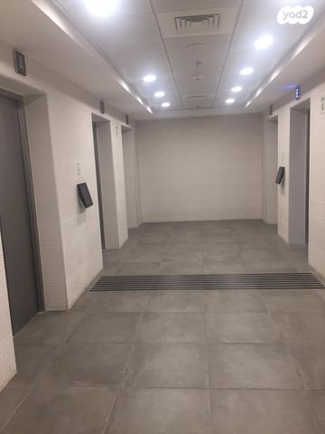 משרדים, הרב ניסנבאום 37, בת ים