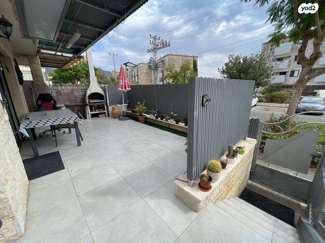 דו משפחתי, הברושים, כרמיאל