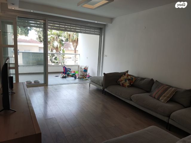 דירה, רעננה