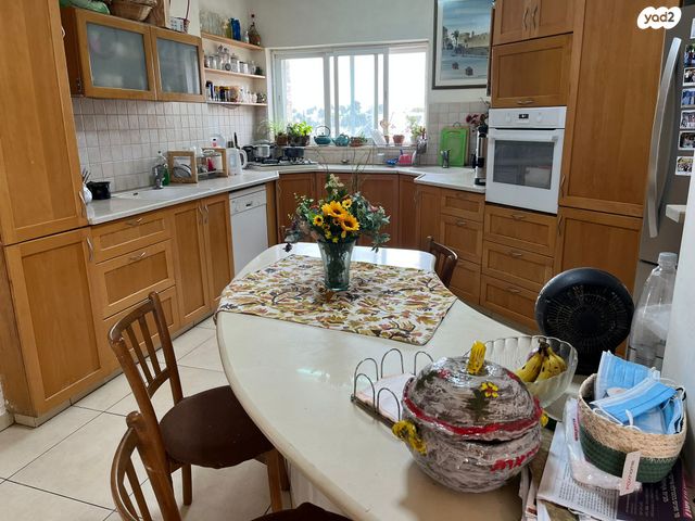 גג/ פנטהאוז, אלון שבות