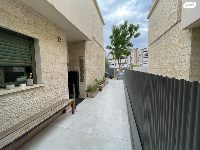 דו משפחתי, הברושים, כרמיאל