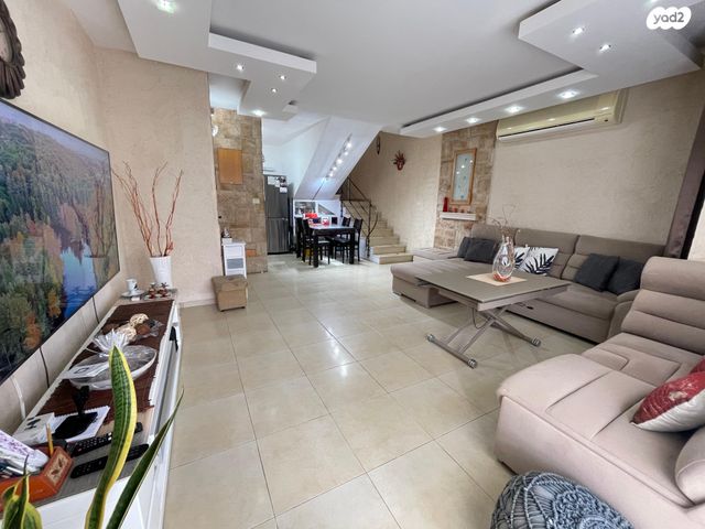 דו משפחתי, הברושים, כרמיאל