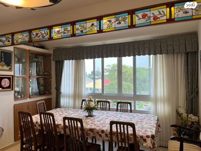 גג/ פנטהאוז, אלון שבות