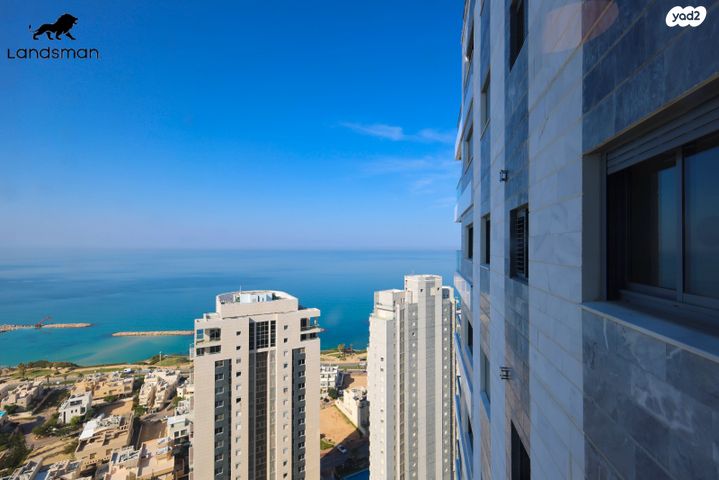 גג/ פנטהאוז, אמנון ליפקין שחק, נוף הטיילת, נתניה