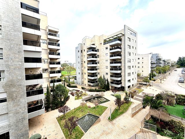 דירה, שמעון ויזנטל, הרצליה הירוקה, נווה עובד, הרצליה