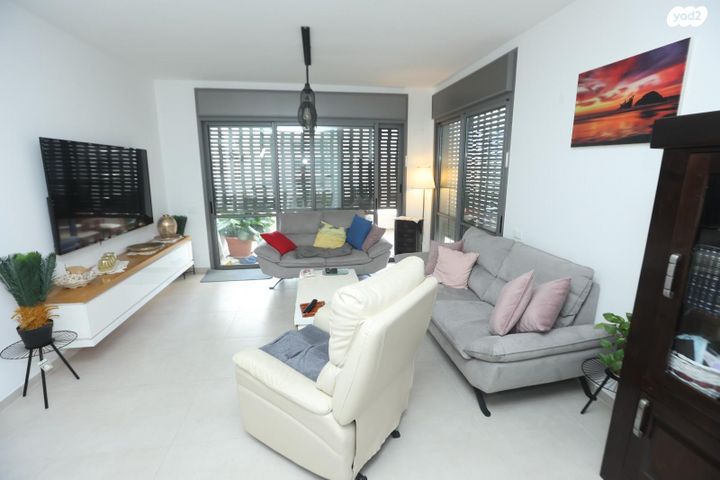 אברהם מחרז 16