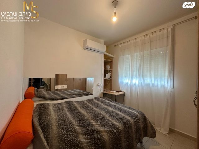 גג/ פנטהאוז, התיכון, בן דור, נשר