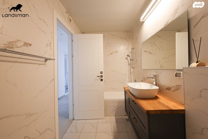 גג/ פנטהאוז, אמנון ליפקין שחק, נוף הטיילת, נתניה