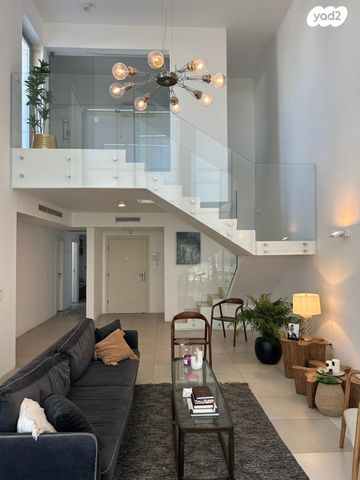 גג/ פנטהאוז, הוד השרון