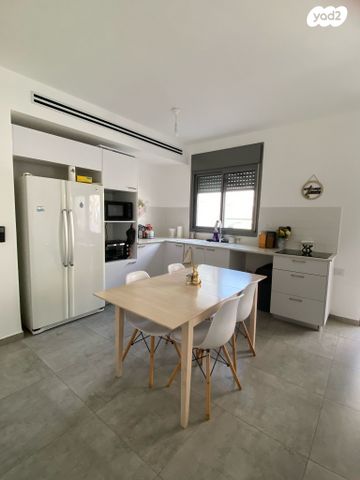 דירה, הפרחים, חריש