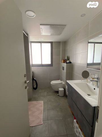 דירה, הפרחים, חריש