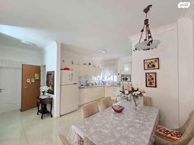 דירה, הרב יצחק נסים, חומת שמואל, הר חומה, ירושלים