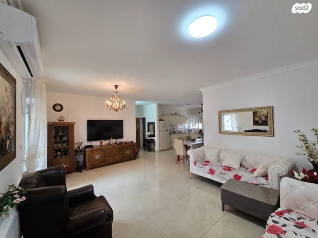 דירה, הרב יצחק נסים, חומת שמואל, הר חומה, ירושלים