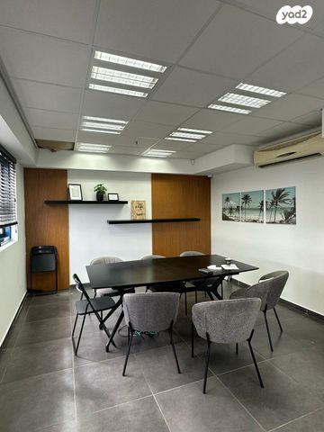 משרדים, פארן, יבנה