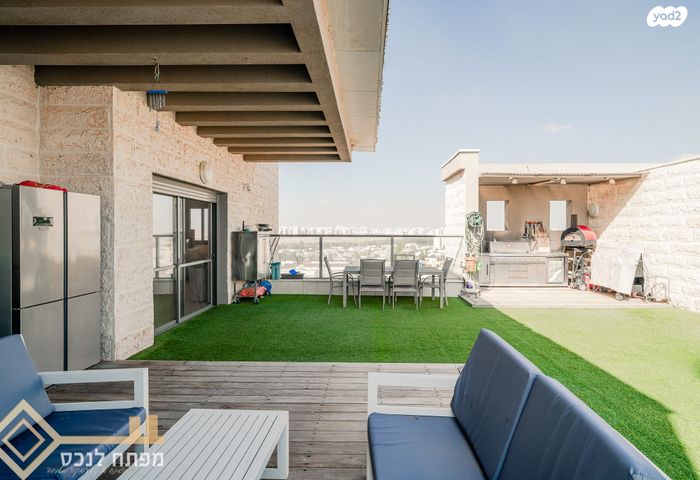 גג/ פנטהאוז, נתיבות מערב, נתיבות