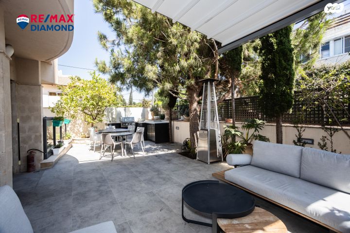 דו משפחתי, הרצליה הצעירה, הרצליה