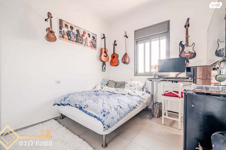 גג/ פנטהאוז, נתיבות מערב, נתיבות