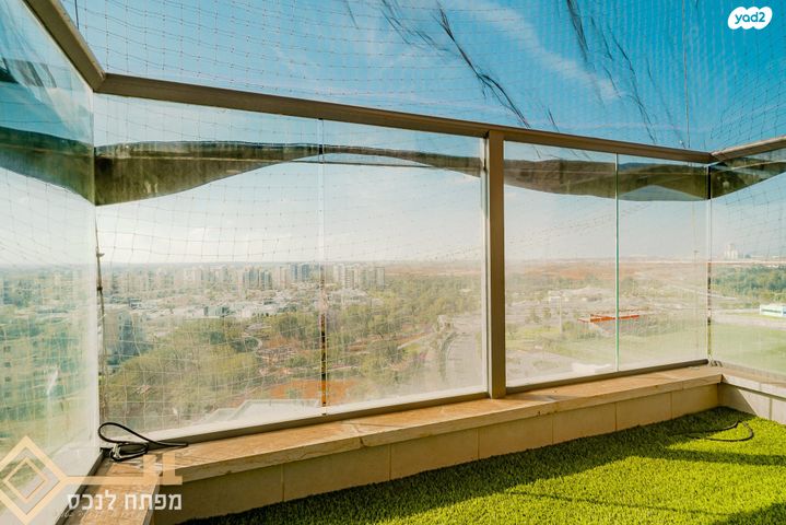 גג/ פנטהאוז, נתיבות מערב, נתיבות