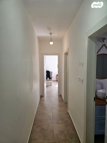 דירת גן, כלי שיר, נווה מנחם, קרני שומרון