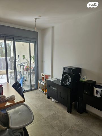 דירת גן, כלי שיר, נווה מנחם, קרני שומרון