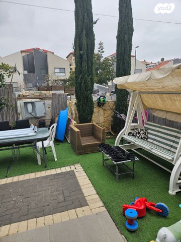 דירת גן, כלי שיר, נווה מנחם, קרני שומרון