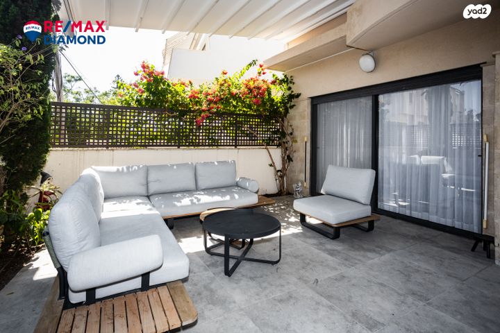 דו משפחתי, הרצליה הצעירה, הרצליה