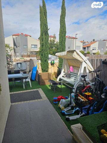 דירת גן, כלי שיר, נווה מנחם, קרני שומרון