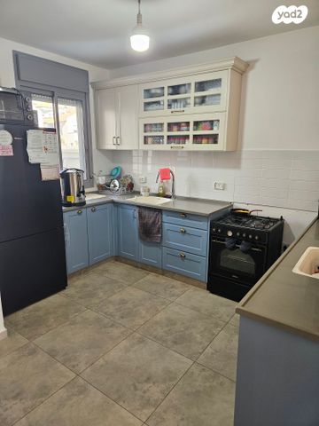 דירת גן, כלי שיר, נווה מנחם, קרני שומרון