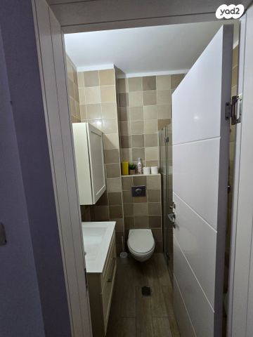 דירה, גרשון אבנר, ארמון הנציב, תלפיות מזרח, ירושלים