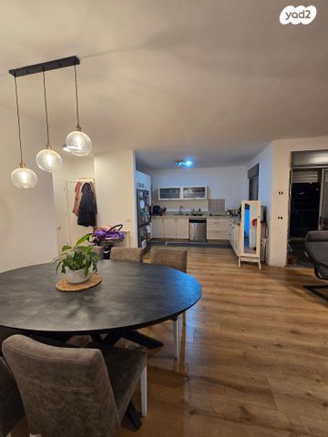 דירה, גרשון אבנר, ארמון הנציב, תלפיות מזרח, ירושלים